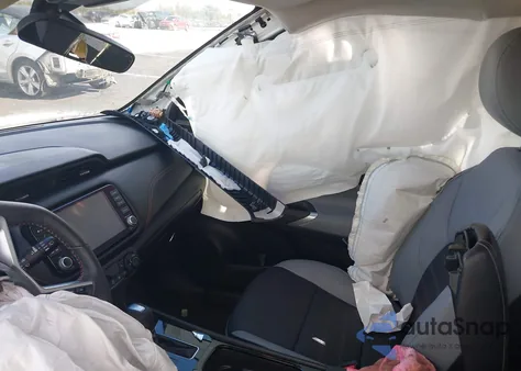 2023 Nissan Kicks Sr Xtronic Cvt z USA, uszkodzony, nr VIN 3N1CP5DV2PL503783